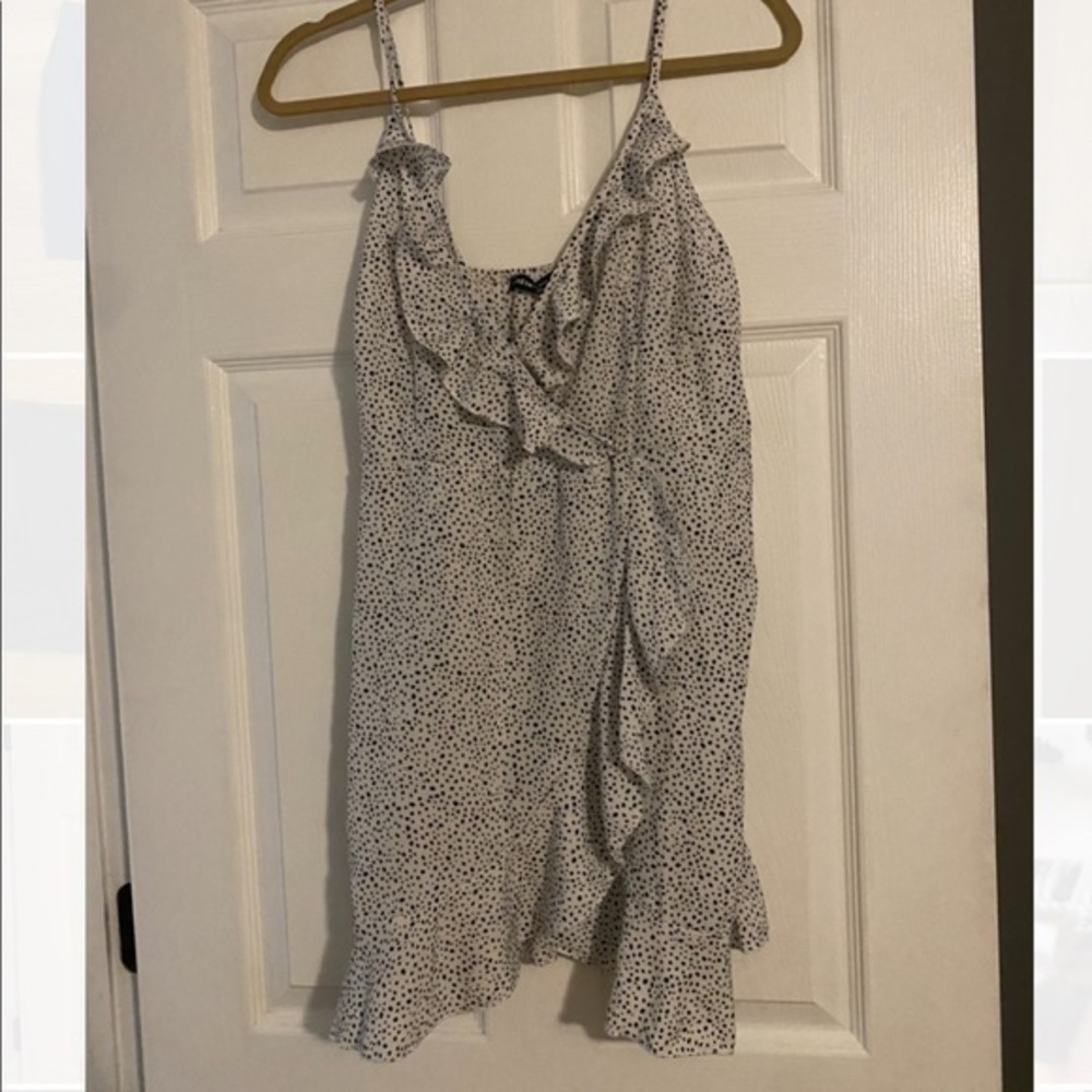 Size L (US 8-10) white spotted dress // flowy and fun for summertime